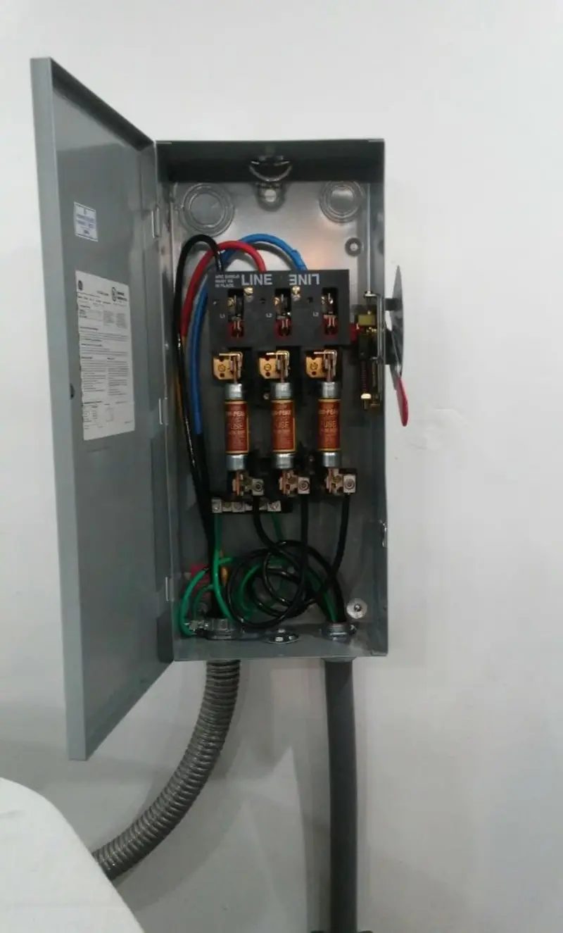 Three-phase disconnect switch installed for Smoke Detector Installation in Dumas